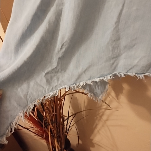 Hester And Orchard Light Blue Women's Button Up 100% Tencil Raw Hem Top Size L - Picture 7 of 9